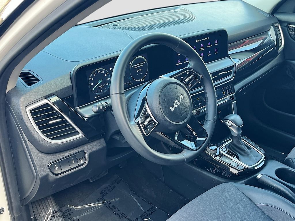 Used 2024 Kia Seltos S image 11