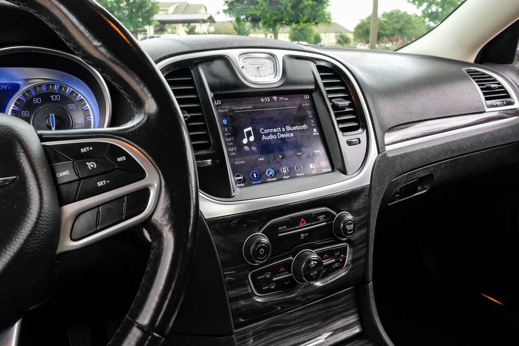 Used 2019 Chrysler 300 Touring w/ Chrome Appearance Package RWD image 24