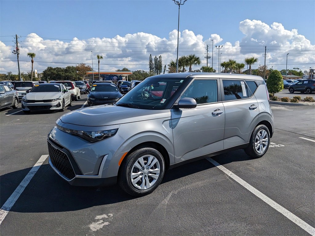 Certified 2025 Kia Soul LX image 5