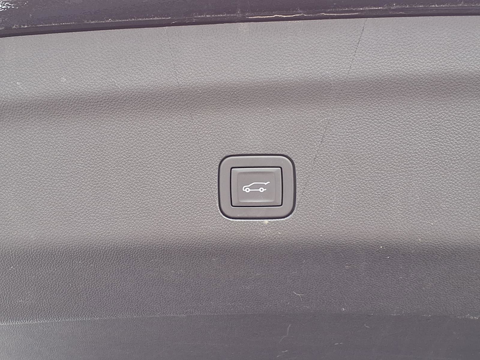 Used 2025 Chevrolet Tahoe High Country AWD/4WD image 8