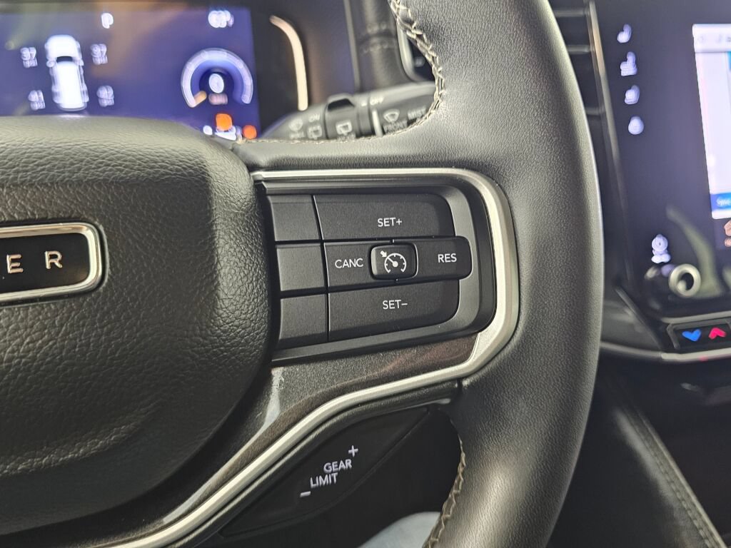 Used 2022 Jeep Wagoneer Series I AWD/4WD image 23