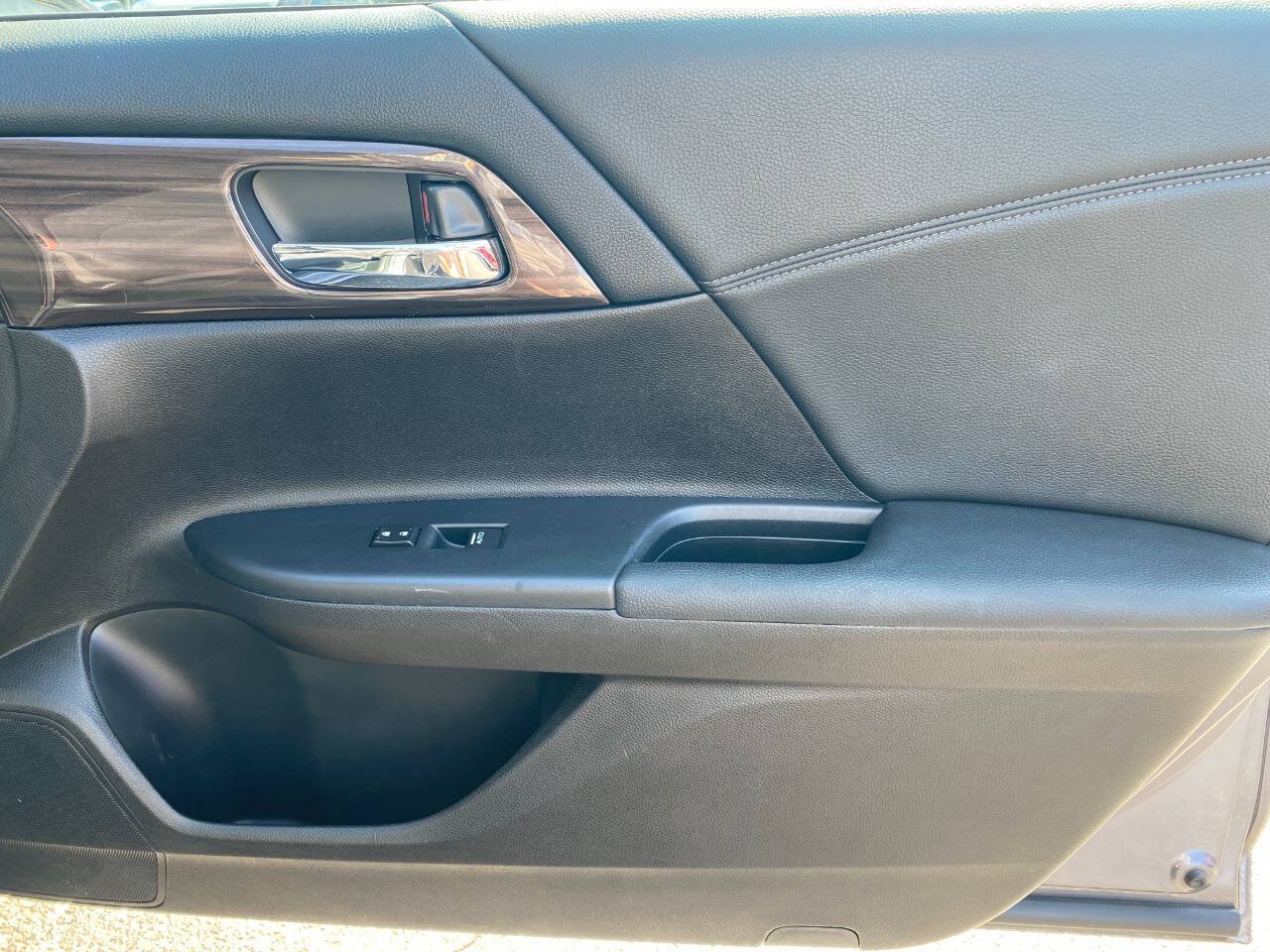Used 2016 Honda Accord EX image 32