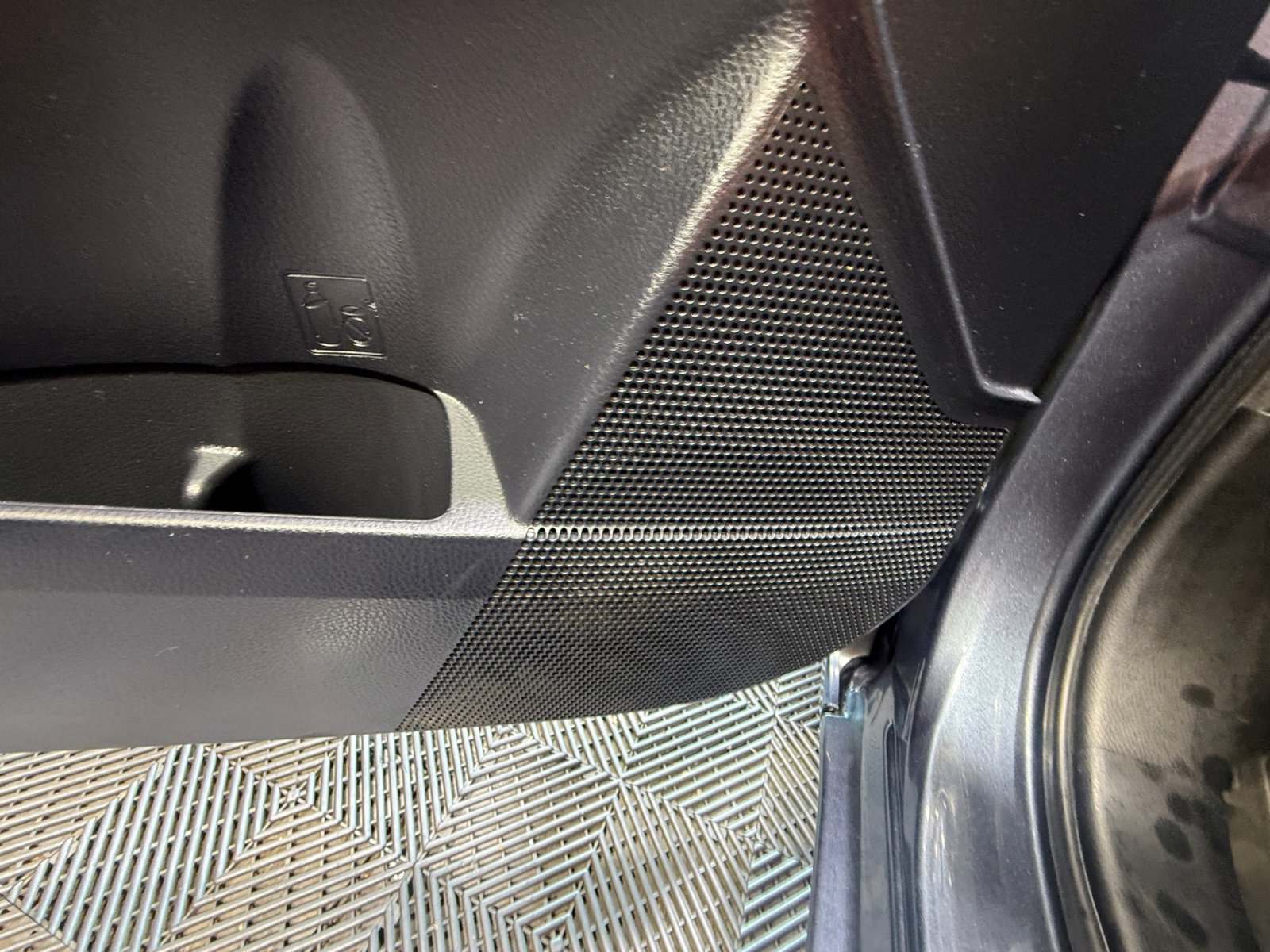 Used 2019 Toyota Corolla SE w/ Carpet Mat Package (TMS) FWD image 27