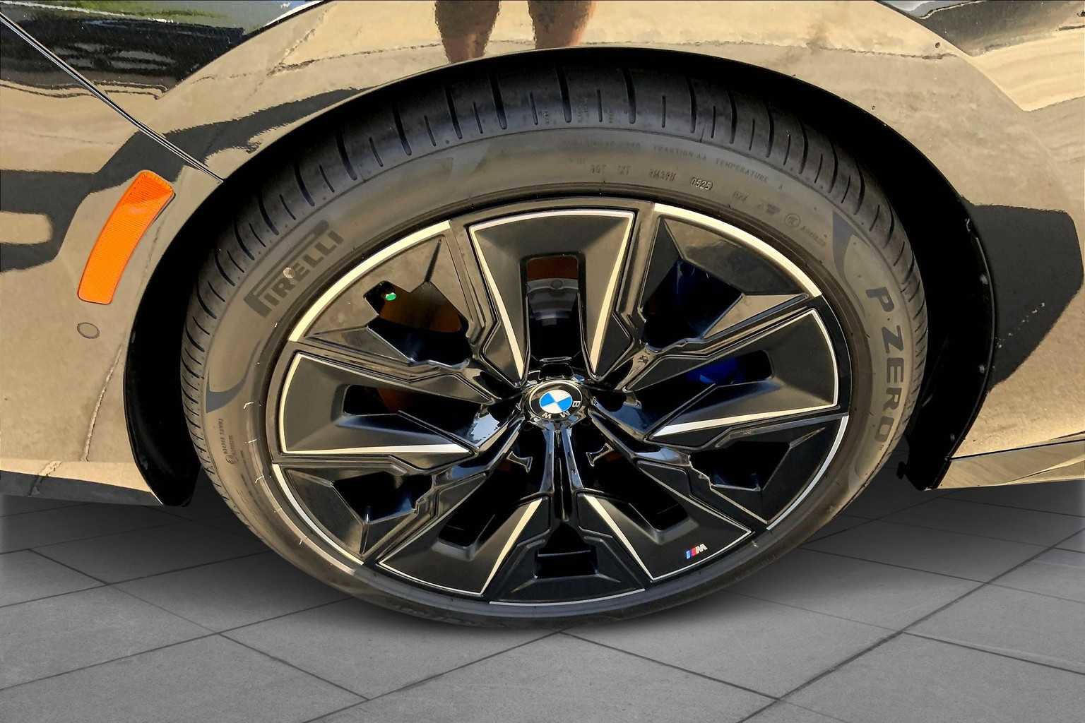 New 2025 BMW i7 xDrive60 AWD/4WD image 12