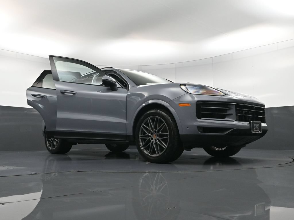 Certified 2026 Porsche Cayenne AWD/4WD image 35