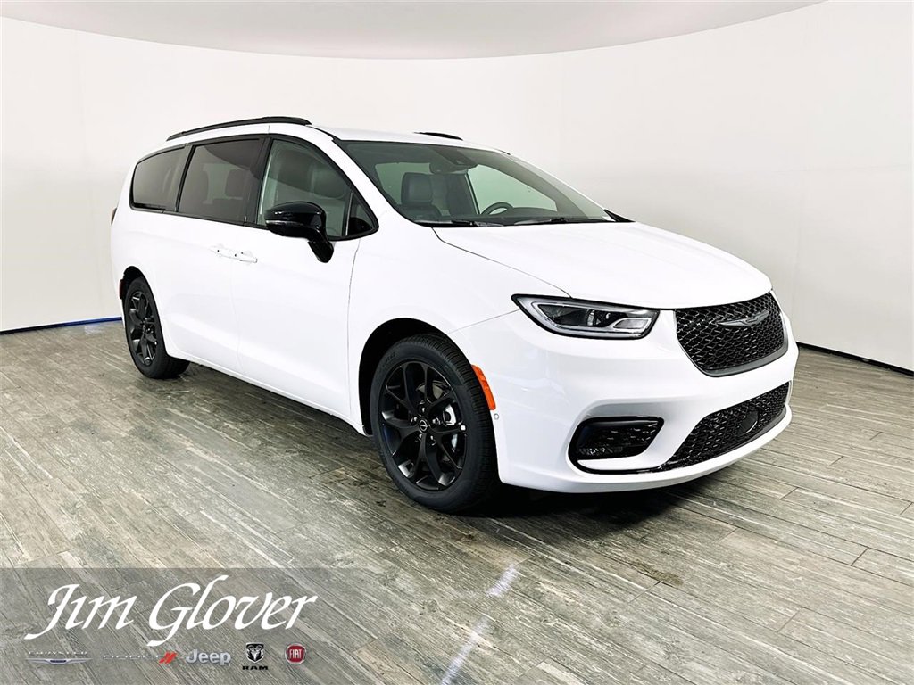 New 2026 Chrysler Pacifica Select
