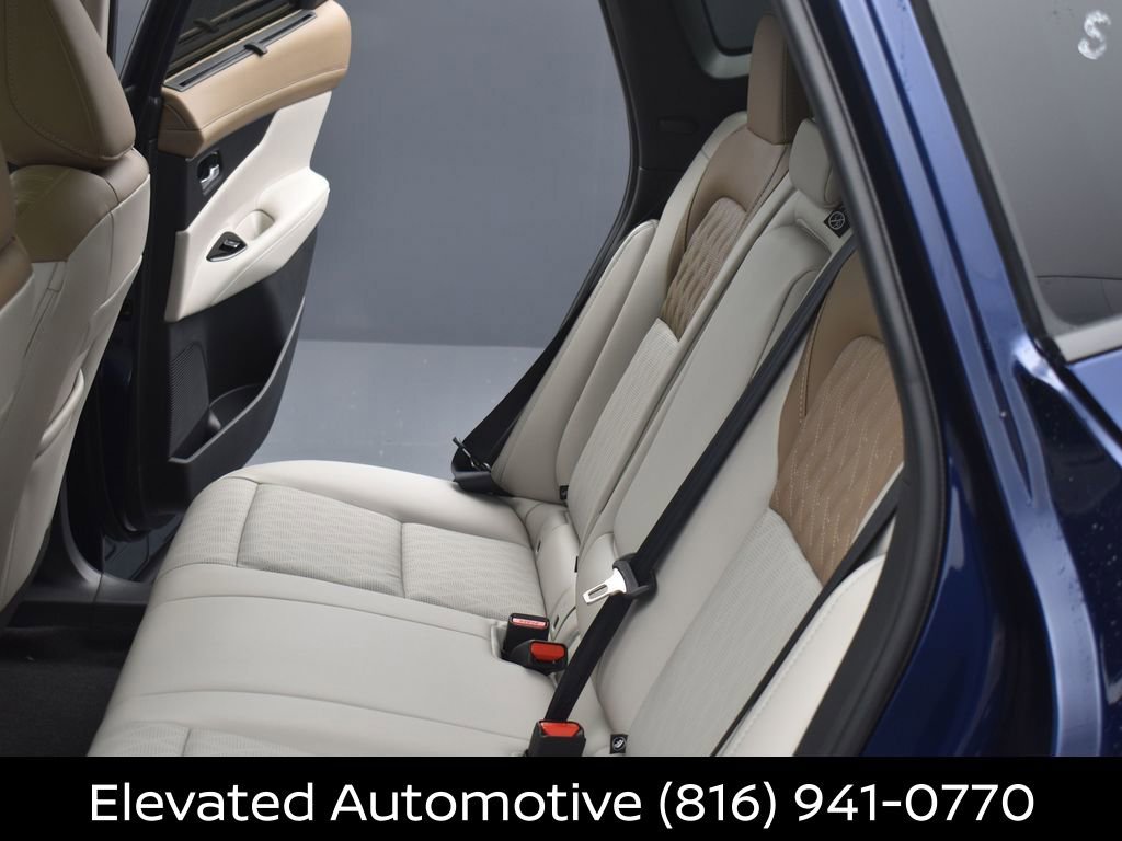 Certified 2025 Nissan Murano Platinum w/ Cargo Package image 17