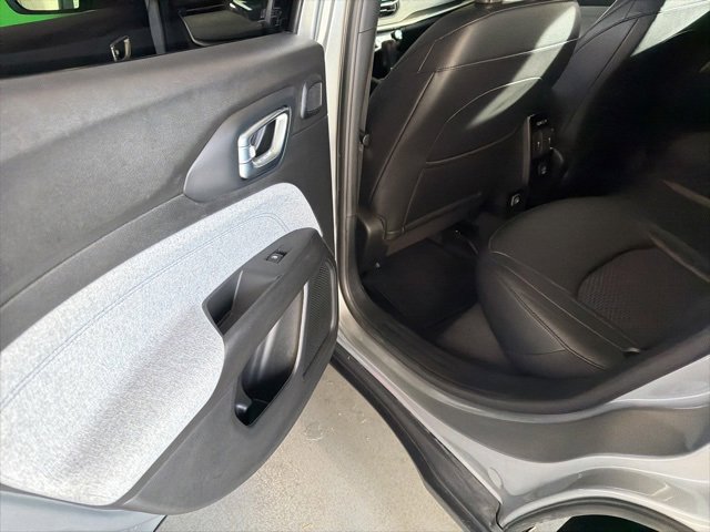 Used 2024 Jeep Compass Latitude w/ Sun and Sound Group image 10