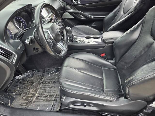 Used 2017 INFINITI Q60 Red Sport 400 RWD image 6