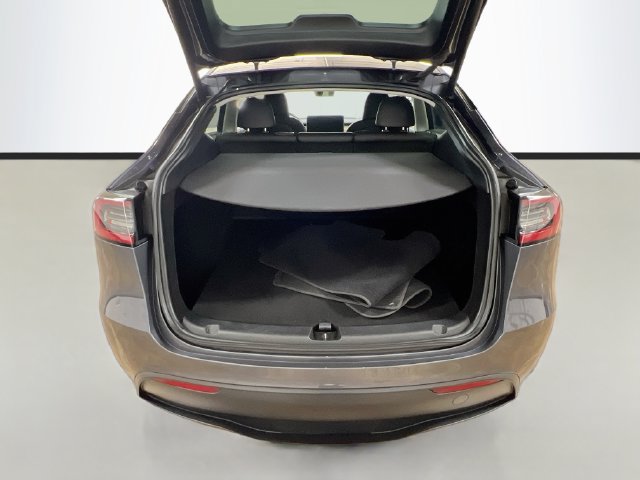 Used 2023 Tesla Model Y Long Range AWD/4WD image 26