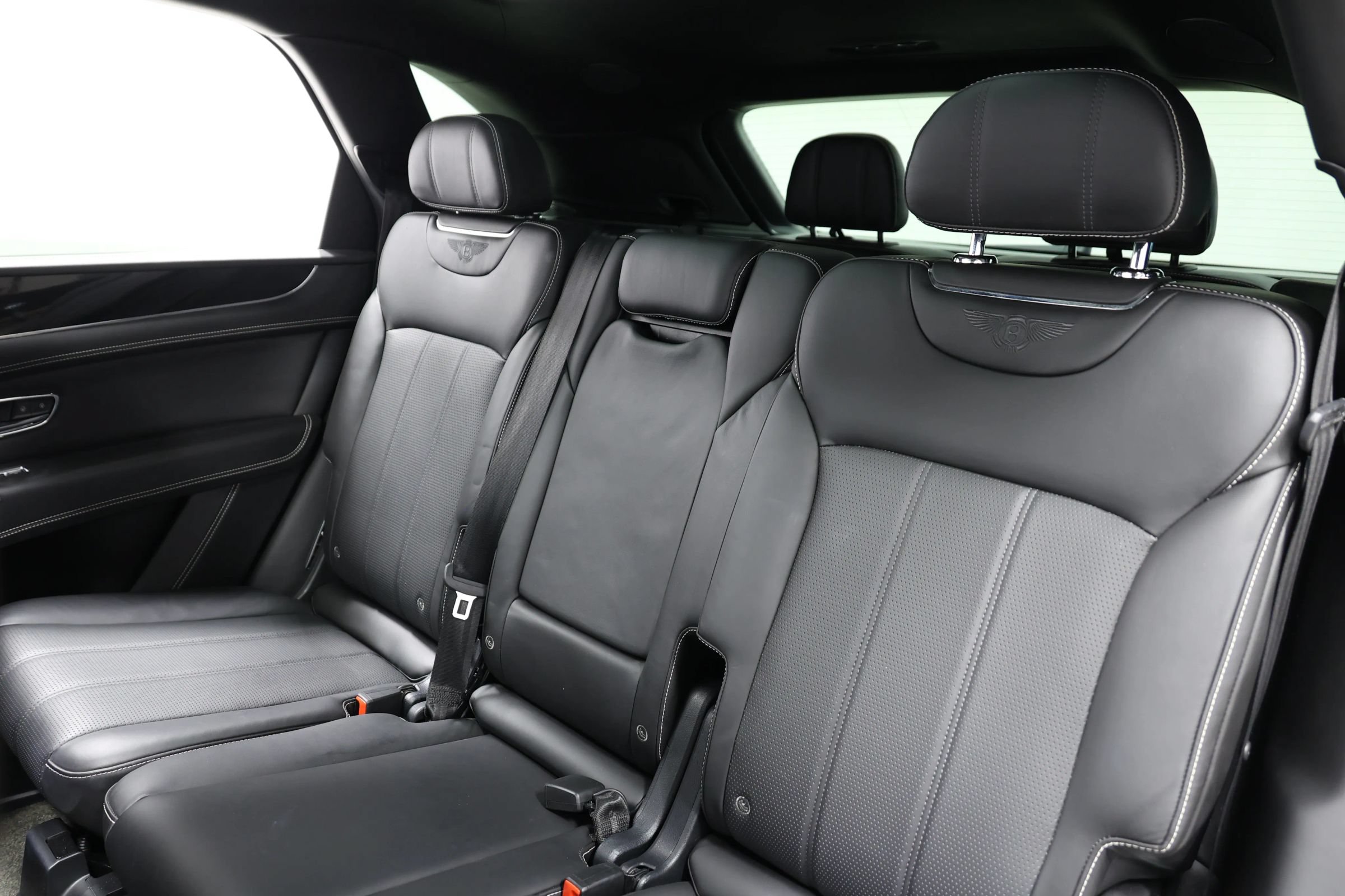 Used 2018 Bentley Bentayga Onyx Edition AWD/4WD image 3