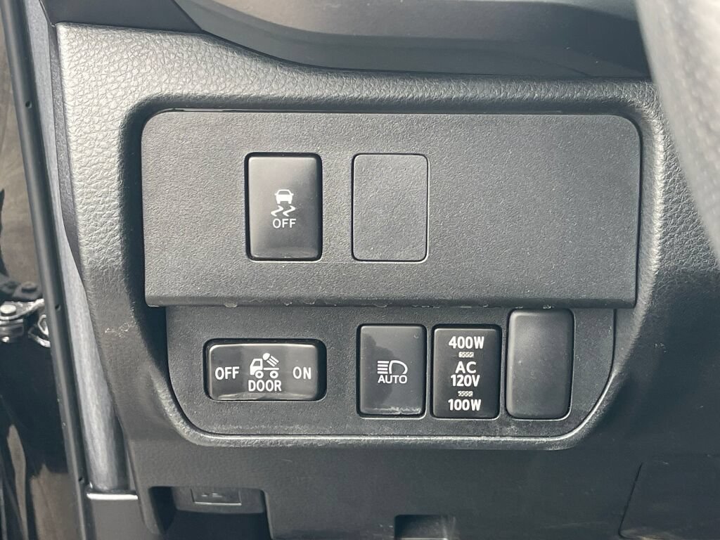 Used 2022 Toyota Tacoma TRD Off-Road w/ Technology Package AWD/4WD image 19