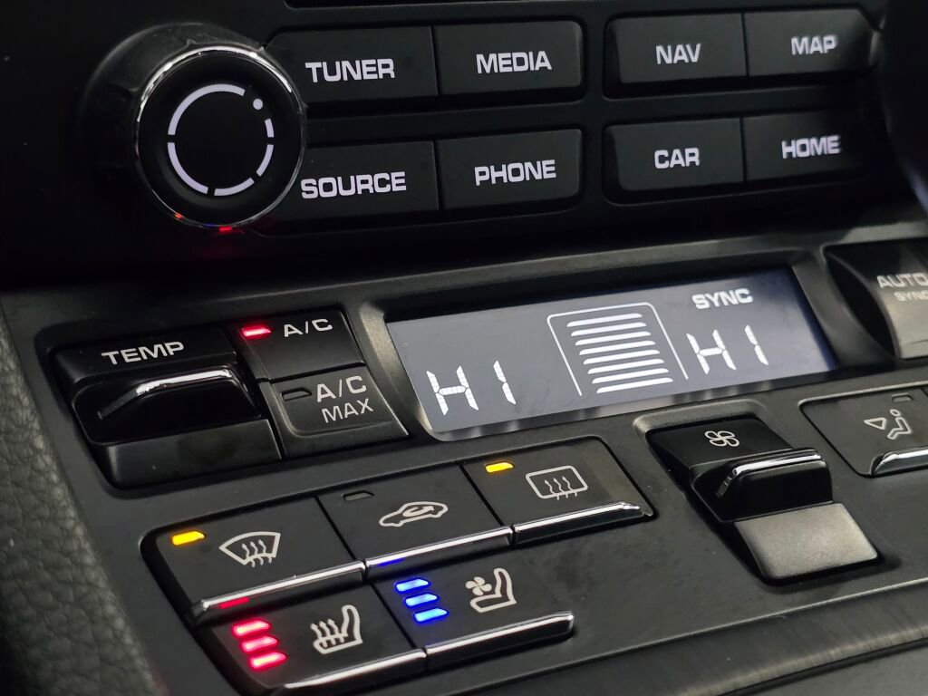 Certified 2018 Porsche 911 Carrera GTS RWD image 42