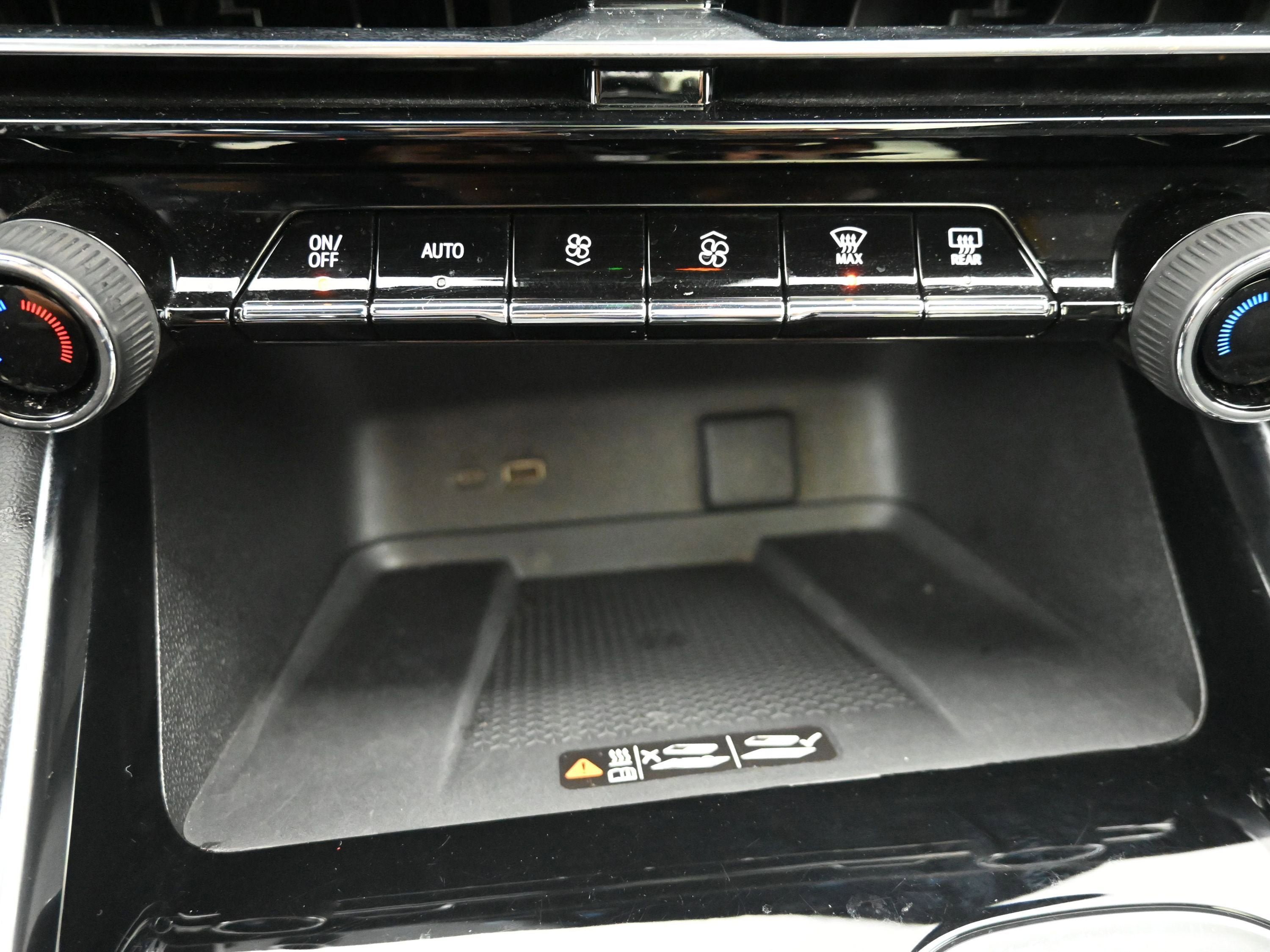 Used 2024 Chevrolet Traverse RS FWD image 17