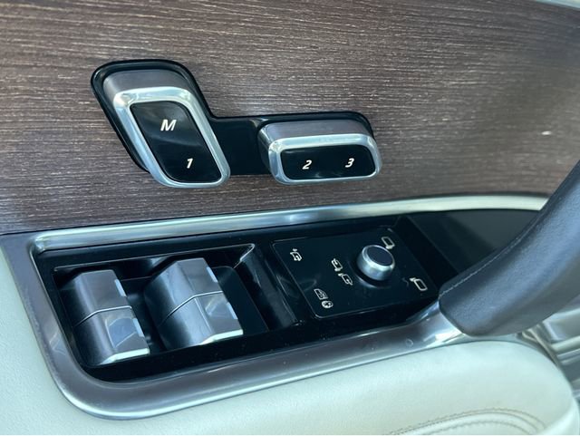 Used 2024 Land Rover Range Rover SE image 40