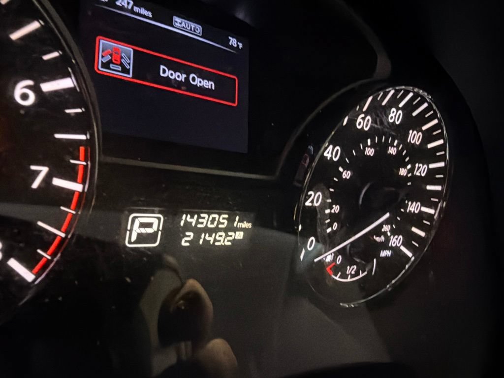 Used 2014 Nissan Pathfinder SL w/ Cargo Package AWD/4WD image 2