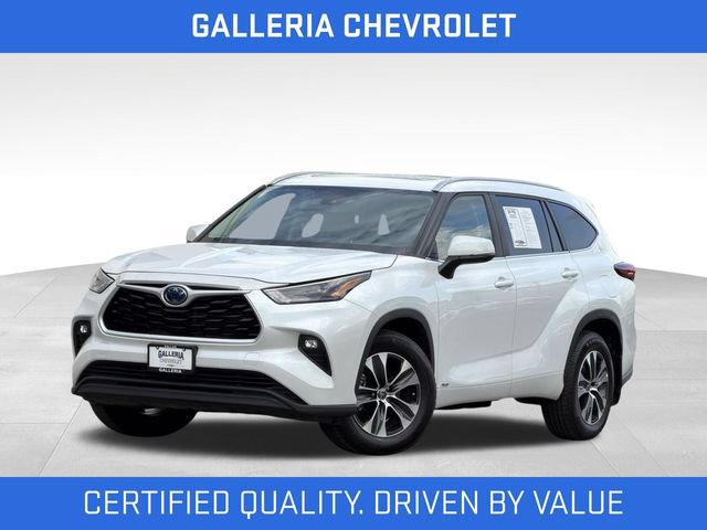 Used 2023 Toyota Highlander XLE AWD/4WD image 2