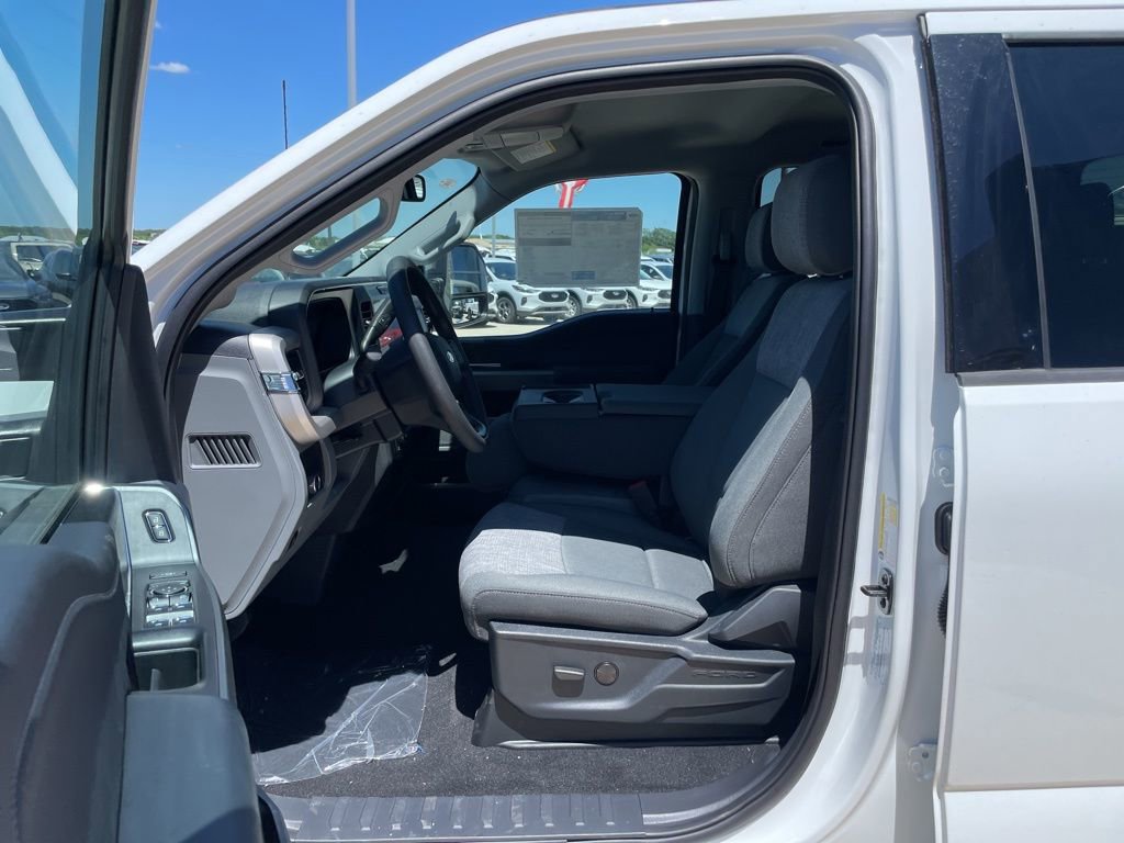New 2025 Ford F250 XLT w/ Black Appearance Package image 15