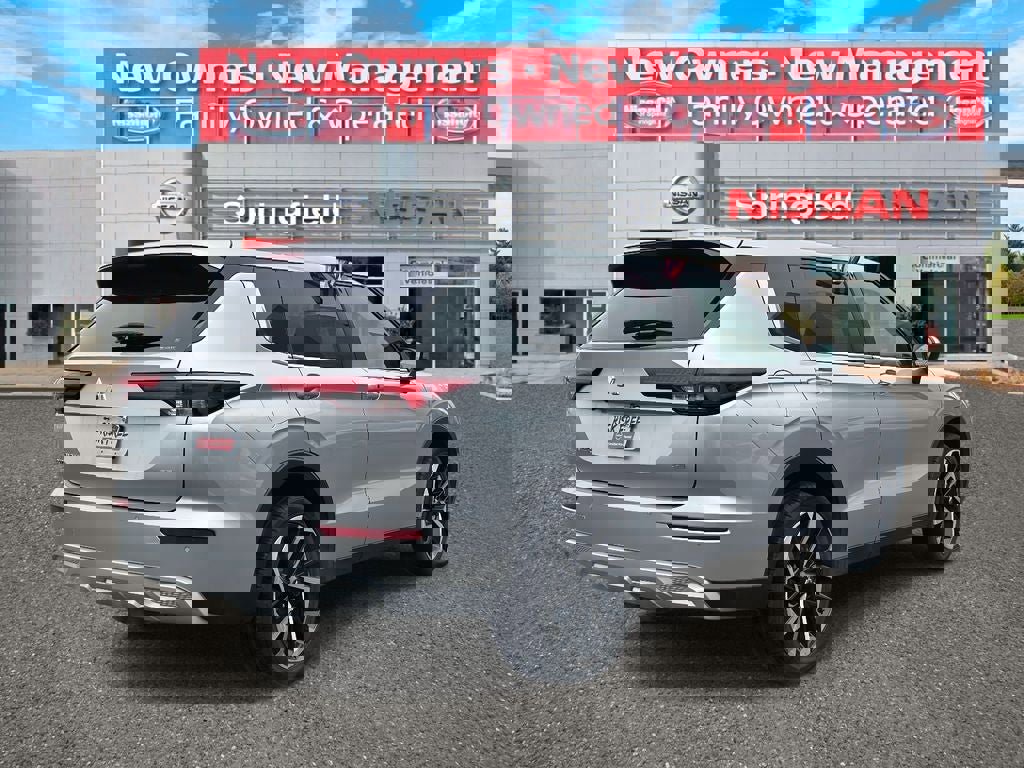 Used 2023 Mitsubishi Outlander SE image 5