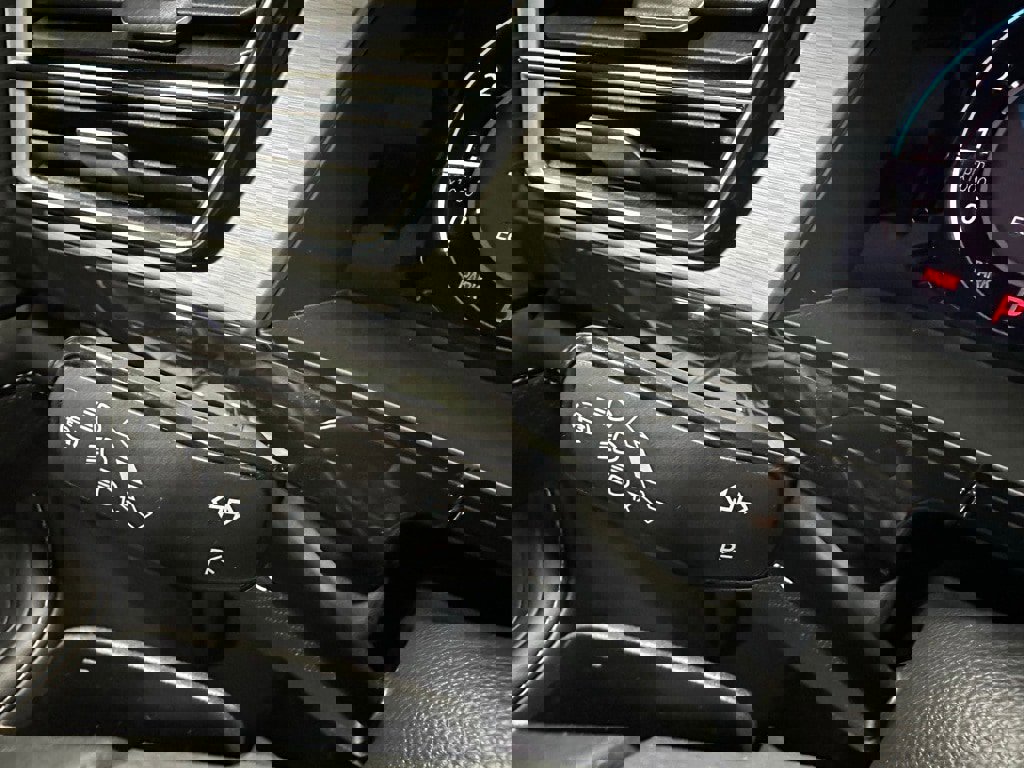 Used 2025 Volkswagen Atlas Cross Sport SE image 21