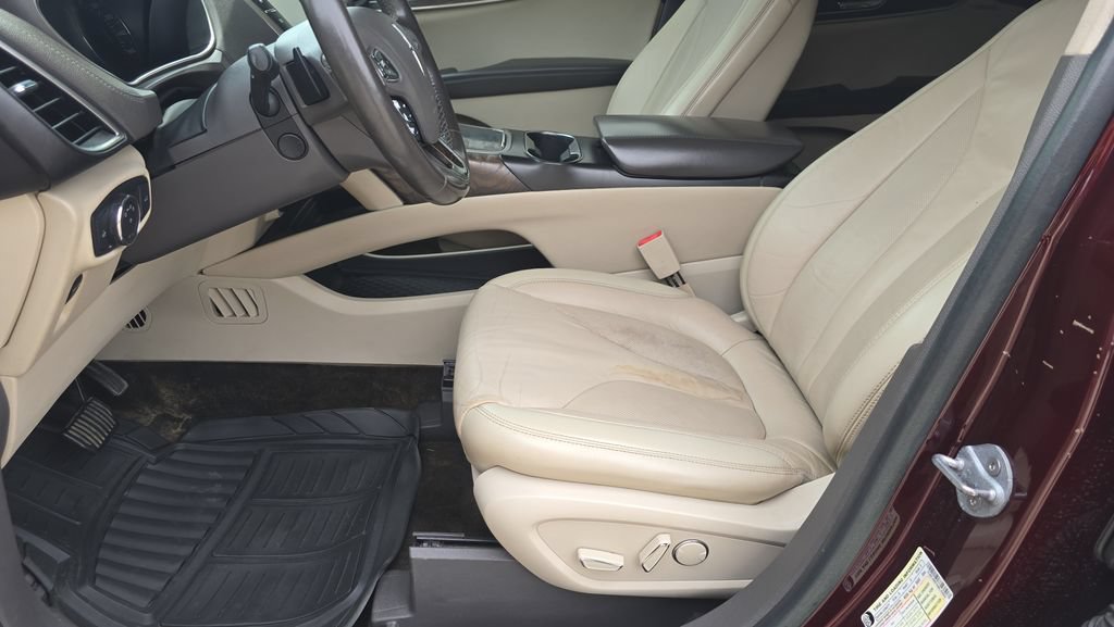 Used 2017 Lincoln MKX Select w/ Select Plus Package FWD image 28