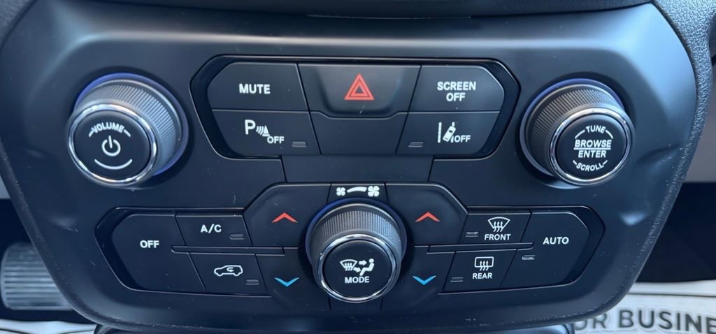 Used 2018 Jeep Renegade Limited w/ UConnect 8.4 Nav Group image 29