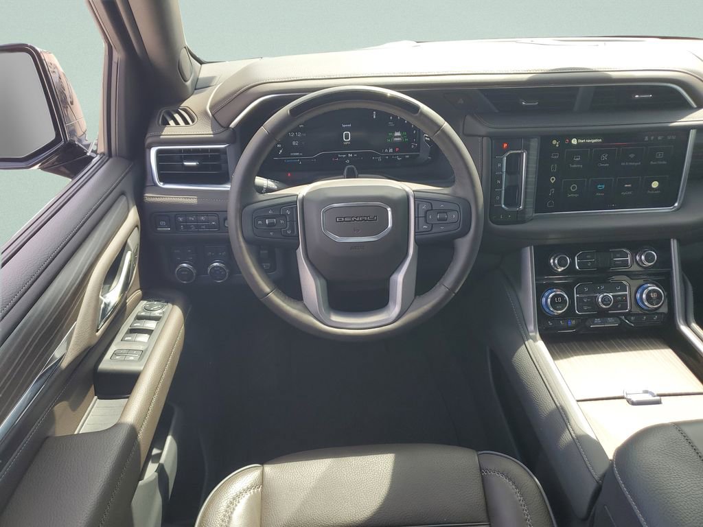 Used 2024 GMC Yukon Denali w/ Denali Reserve Package image 15