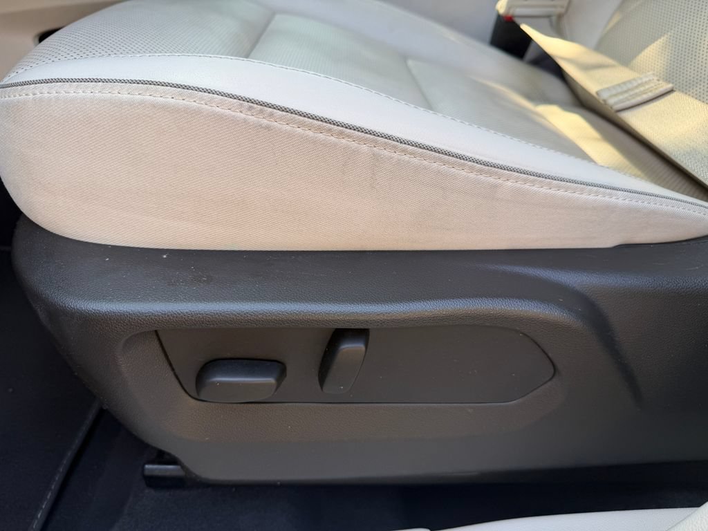 Used 2023 Buick Envision Essence AWD/4WD image 17