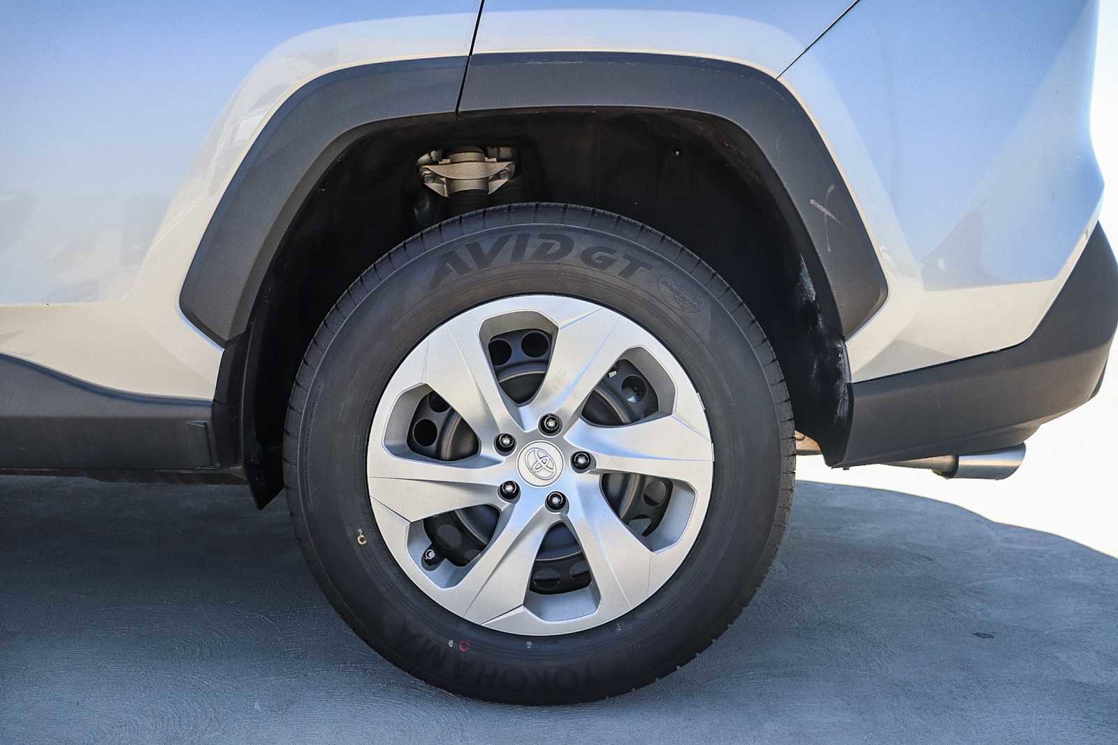 Used 2019 Toyota RAV4 LE image 10