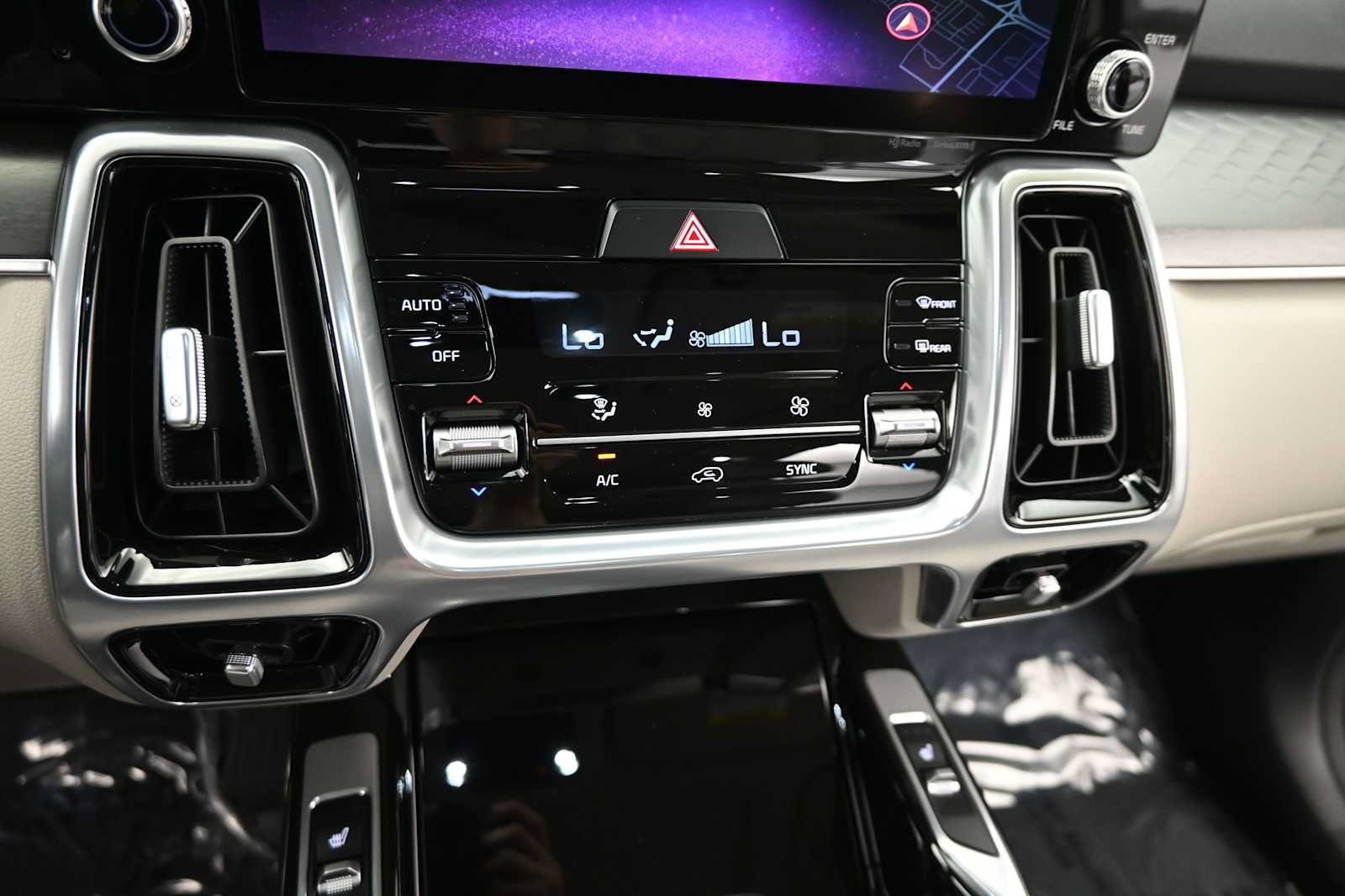 Used 2023 Kia Sorento SX AWD/4WD image 19