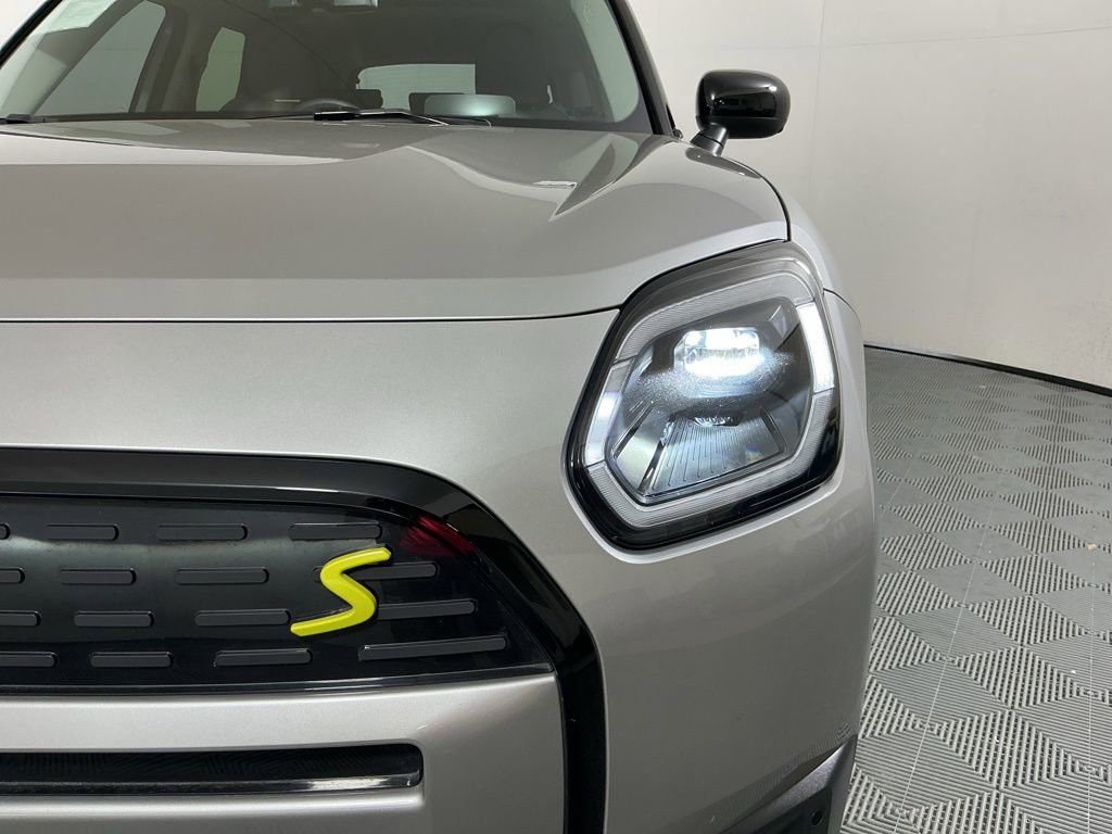 Certified 2025 MINI Cooper Countryman SE w/ Comfort Package Max AWD/4WD image 8