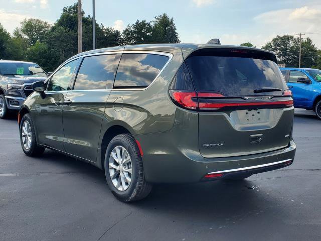 New 2027 Chrysler Pacifica Select AWD/4WD image 4
