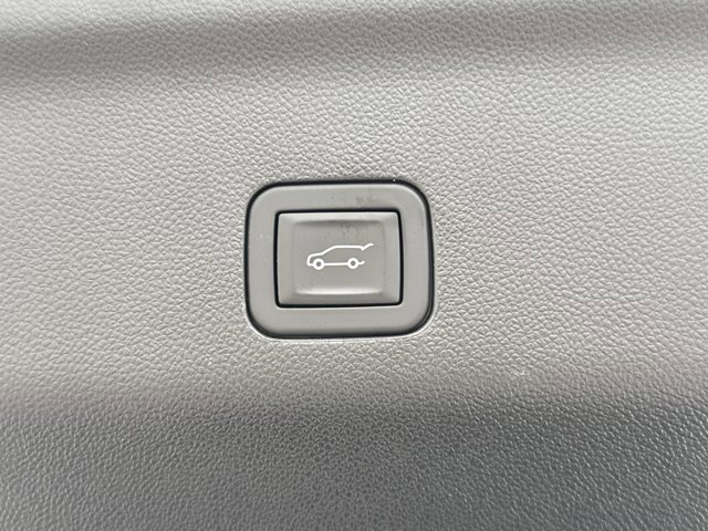 Used 2025 GMC Yukon Denali w/ Sun & Power Step Package image 12