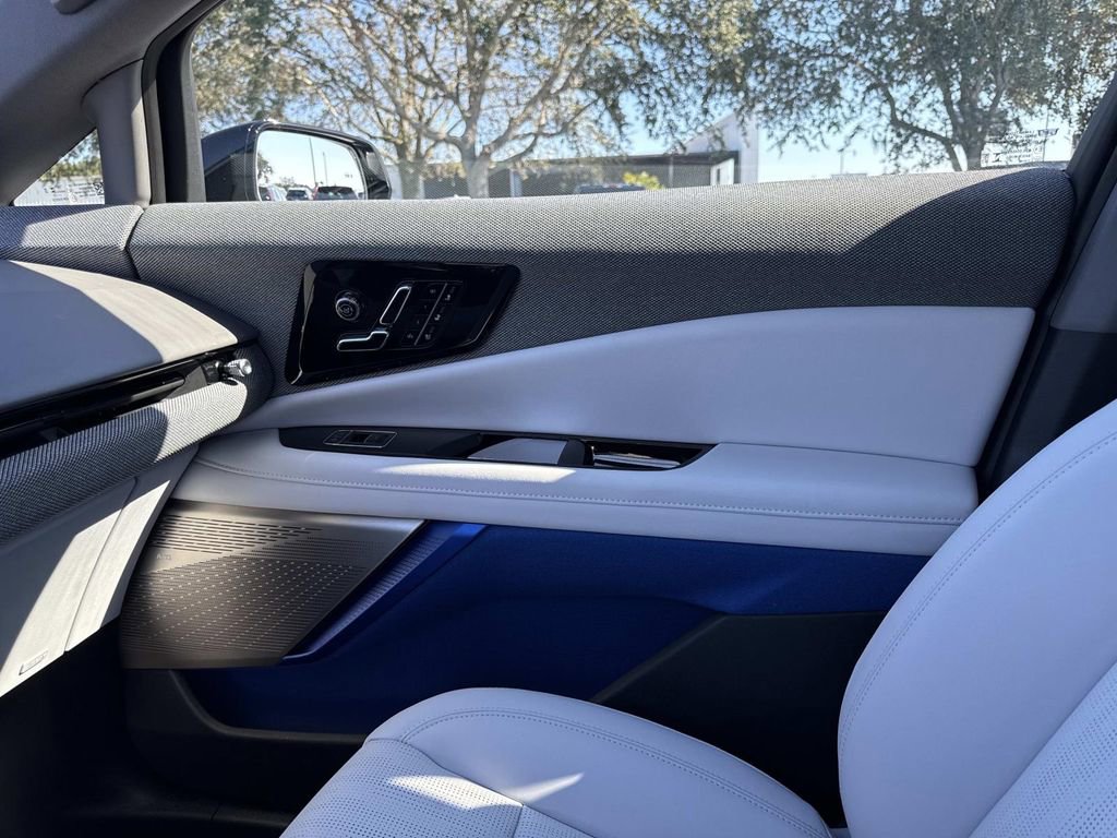 New 2026 Cadillac Optiq Luxury 2 image 22