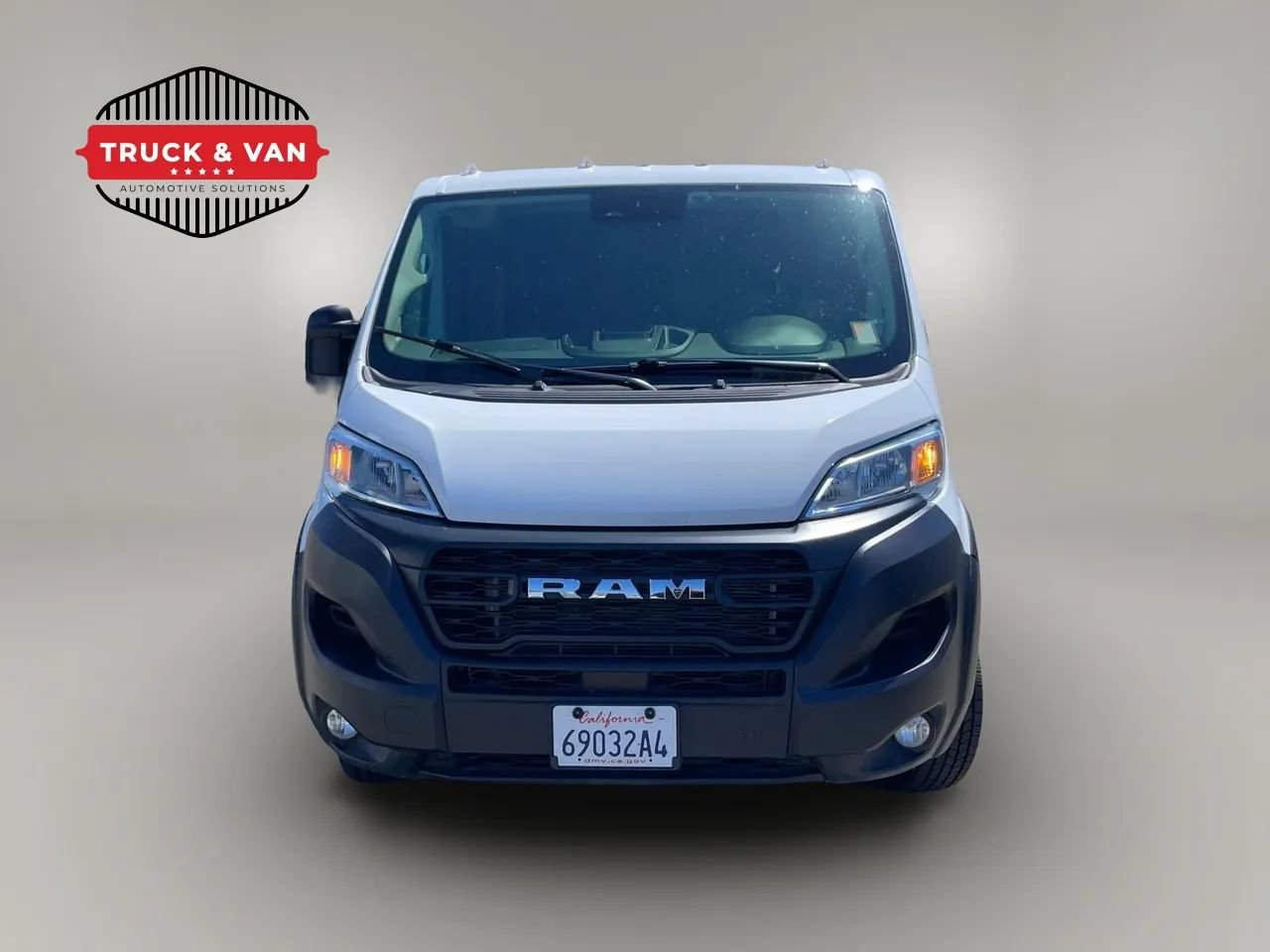 Used 2025 RAM ProMaster 2500 w/ Convenience Group FWD image 2