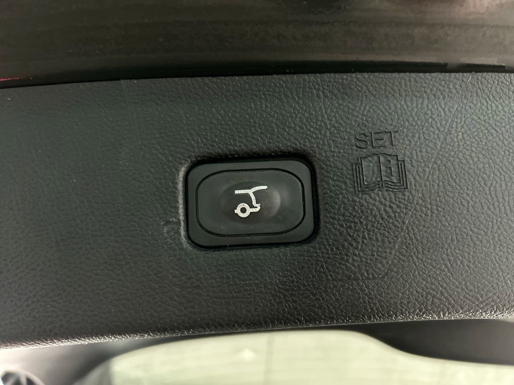 Used 2024 Ford Edge Titanium image 43