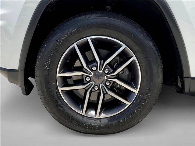 Used 2020 Jeep Grand Cherokee Laredo w/ Laredo X Package RWD image 10