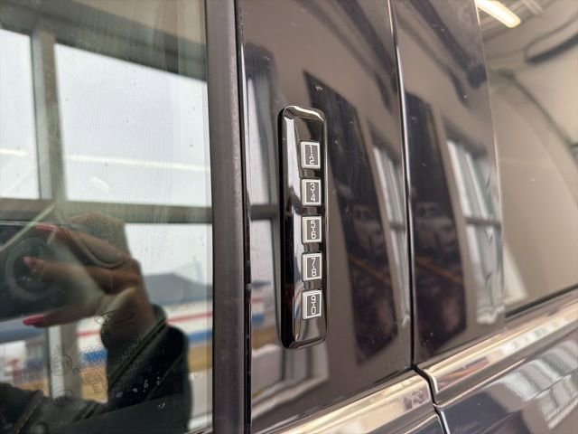 Used 2022 Ford F150 Platinum w/ Equipment Group 701A High AWD/4WD image 4