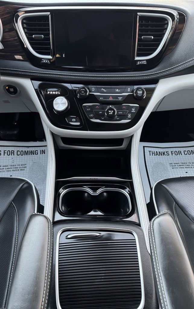 Used 2024 Chrysler Pacifica Limited image 17