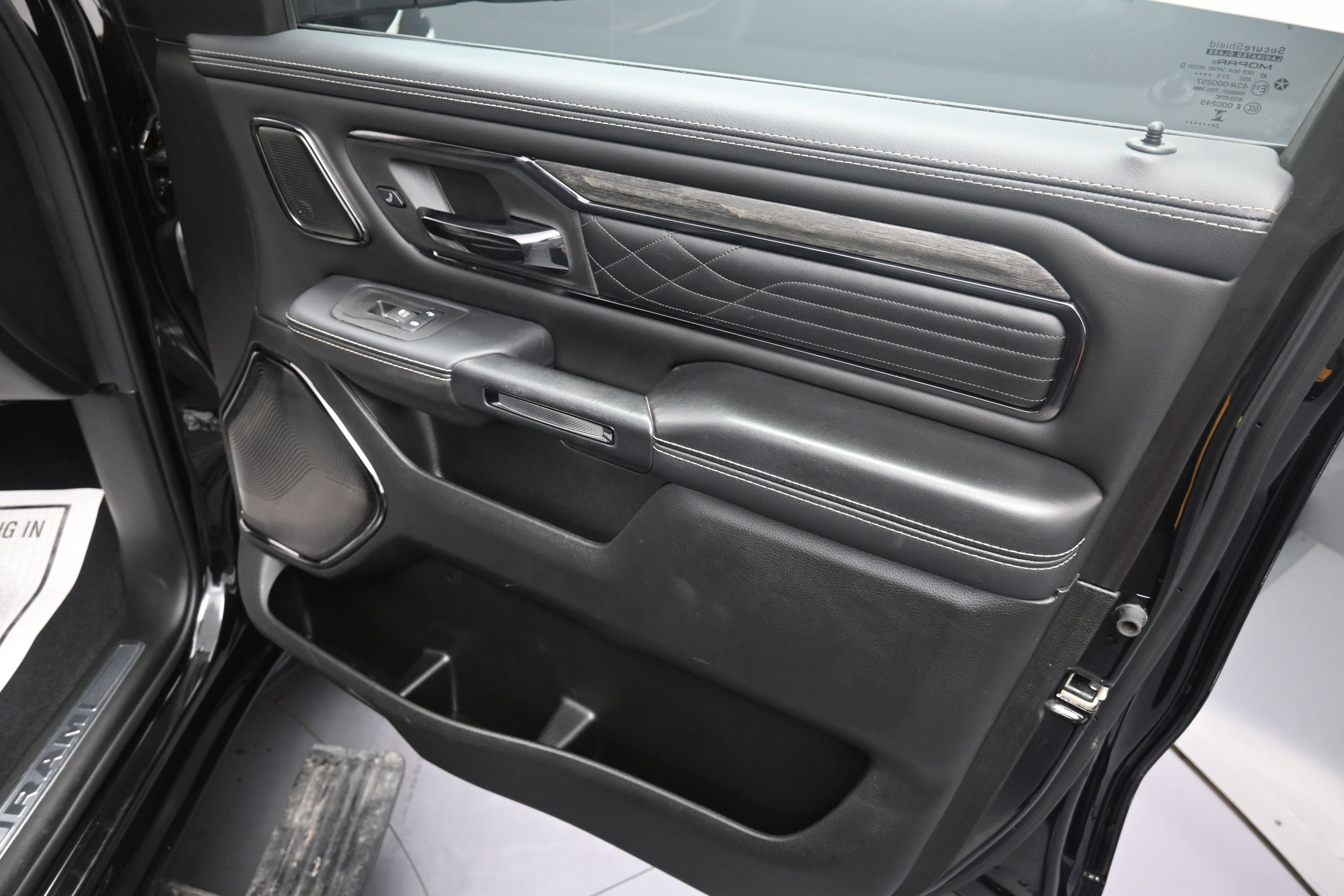 Used 2025 RAM 1500 Limited AWD/4WD image 21