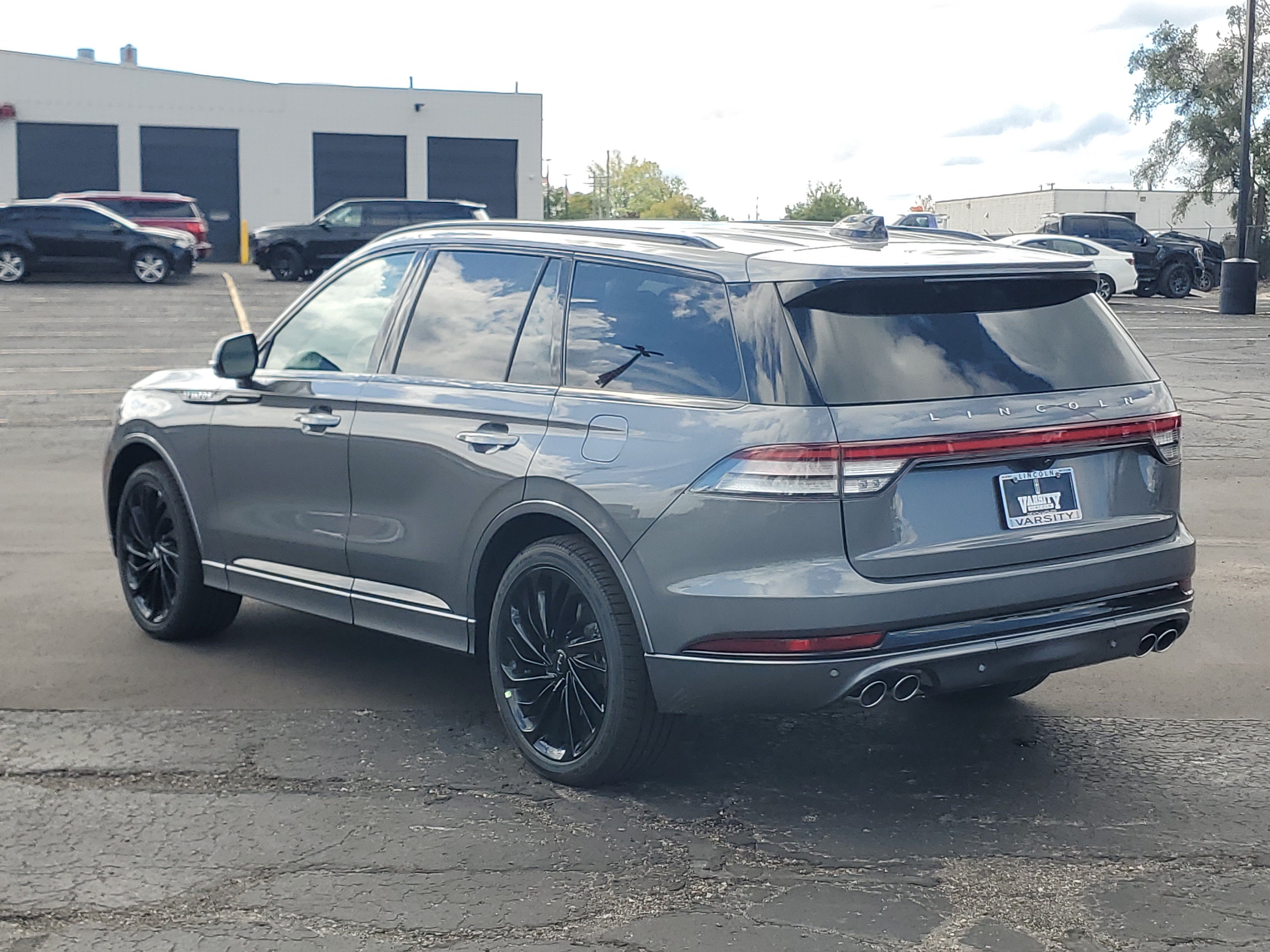 New 2027 Lincoln Aviator Reserve AWD/4WD image 3