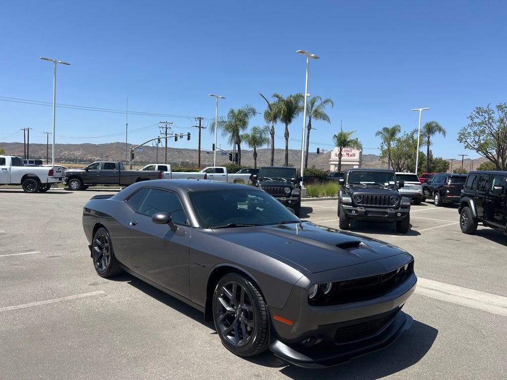 Used 2022 Dodge Challenger R/T w/ Blacktop Package RWD image 2