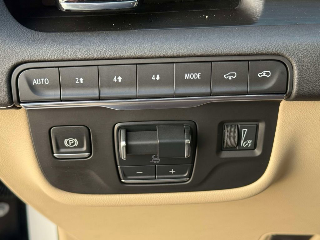 Used 2024 Cadillac Escalade ESV Premium Luxury w/ Performance Package image 30