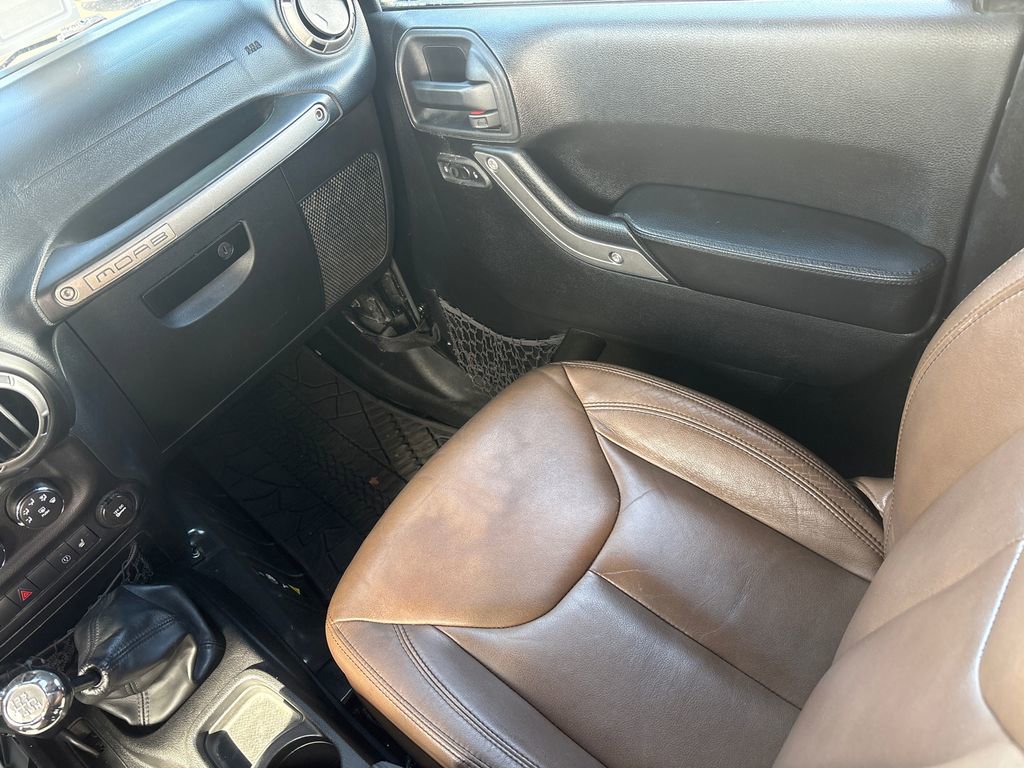 Used 2013 Jeep Wrangler Unlimited Sahara image 14