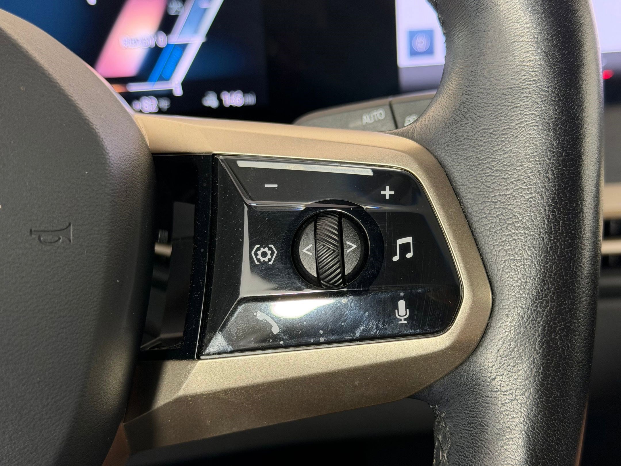 Certified 2022 BMW iX xDrive50 w/ Convenience Package image 29