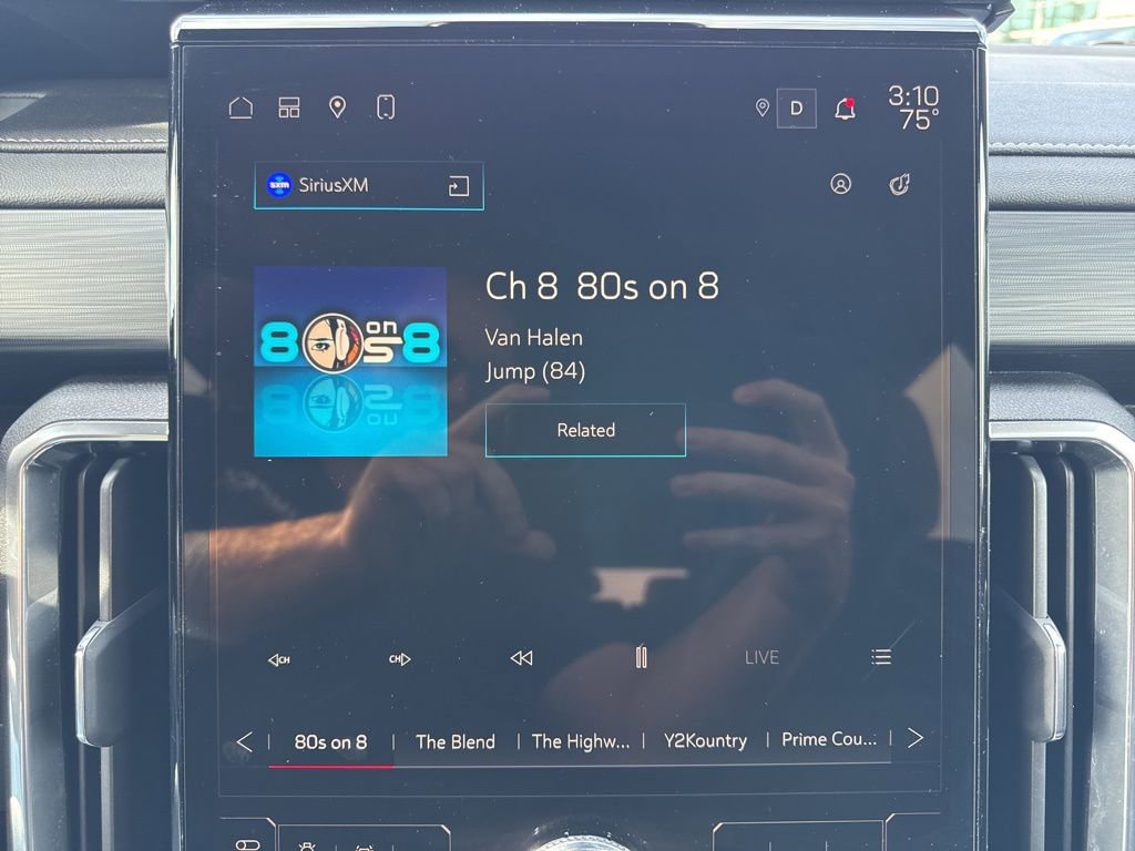 Used 2025 GMC Acadia Elevation FWD image 17