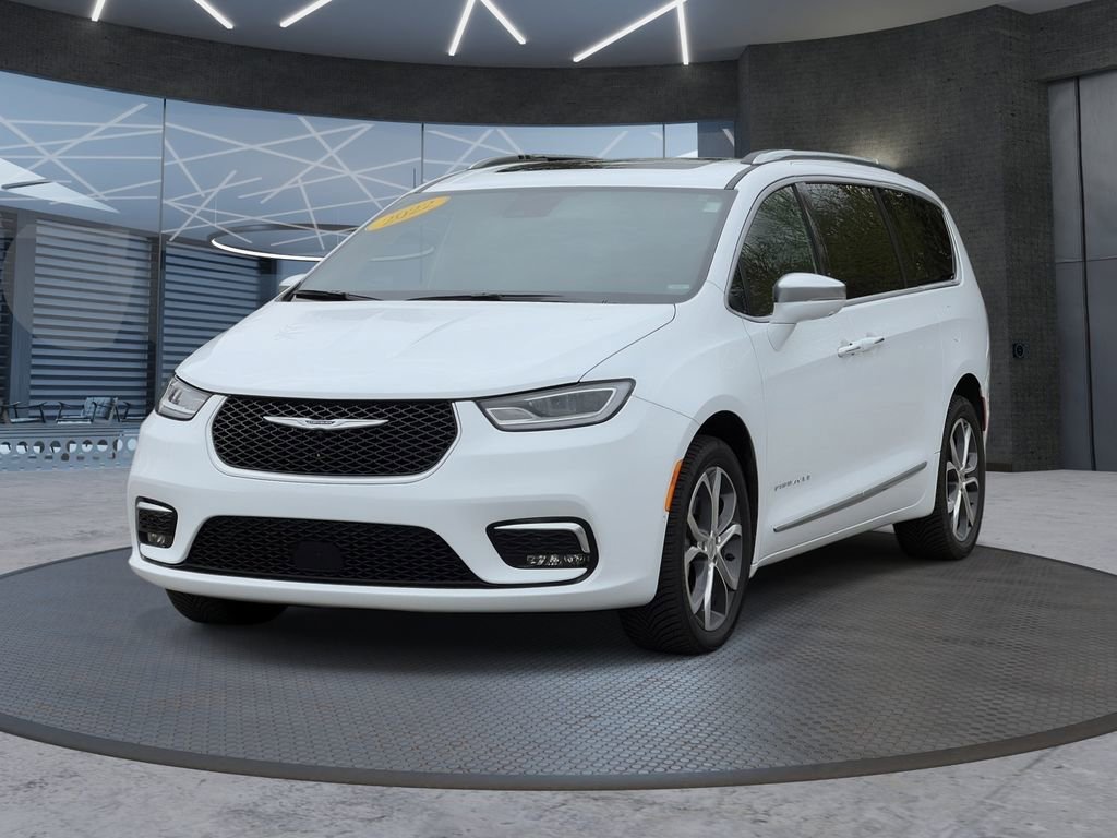 Used 2022 Chrysler Pacifica Pinnacle AWD/4WD image 2