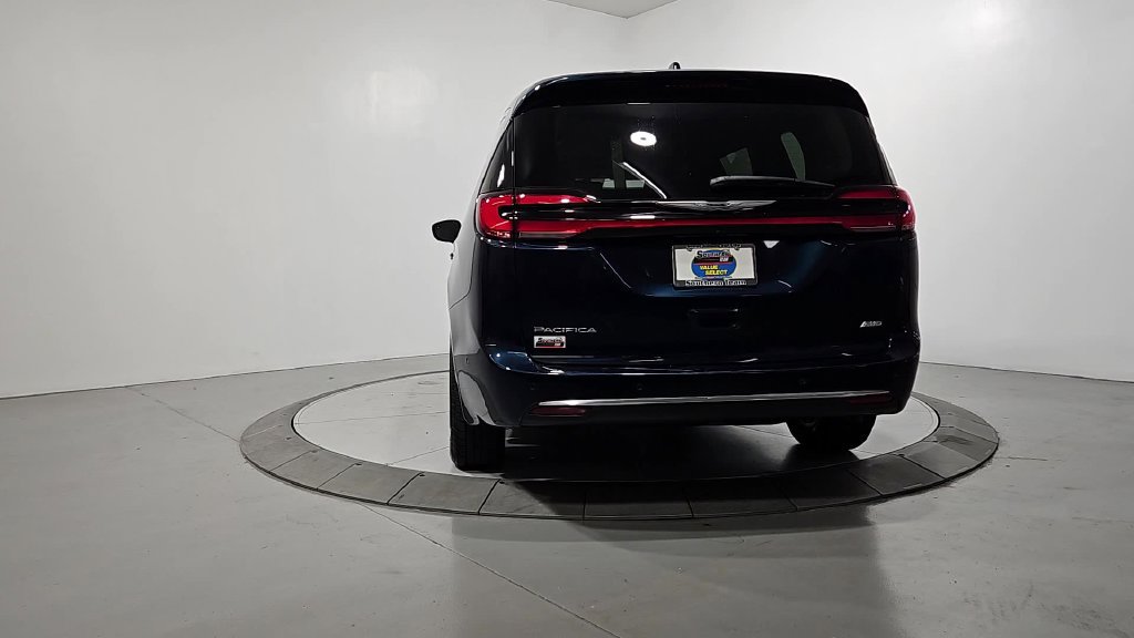 Used 2023 Chrysler Pacifica Touring-L AWD/4WD image 4