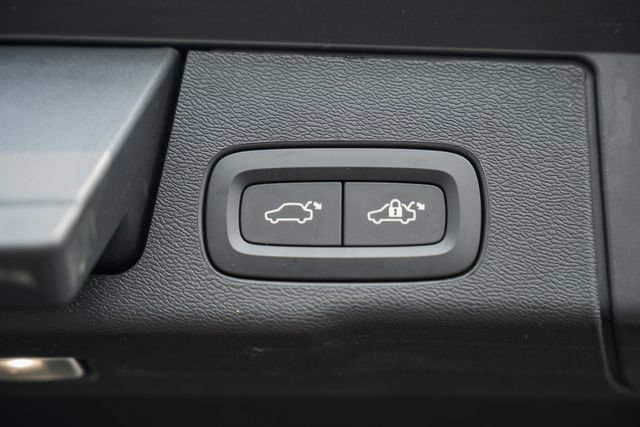 Certified 2023 Volvo XC60 B5 Plus w/ Climate Package AWD/4WD image 11
