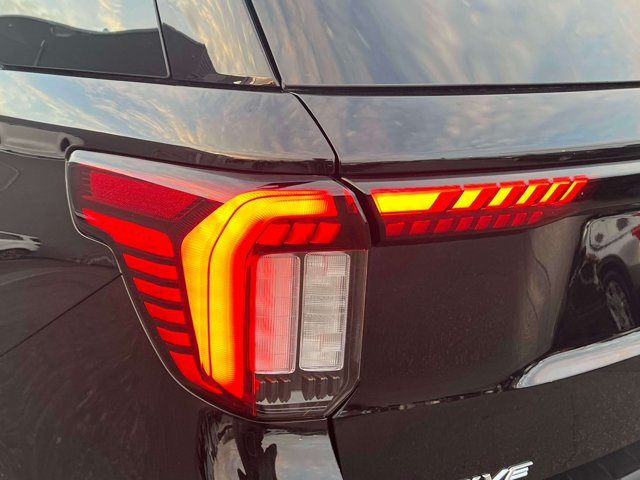 Used 2026 Ford Explorer Active AWD/4WD image 10